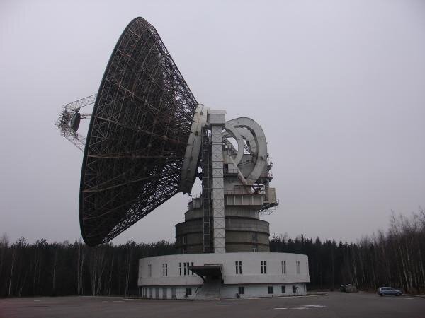 Телескоп из фильма — антенна ТНА-1500 (РТ-64) в Центре космической связи ОКБ МЭИ «Медвежьи озера».