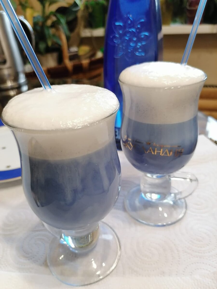 Голубой матча латте на кокосовом молоке. Фото автора
