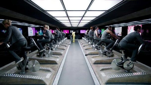 Каждый день мы впахиваем на работе ради маленьких квартирок 2 на 2 метра.