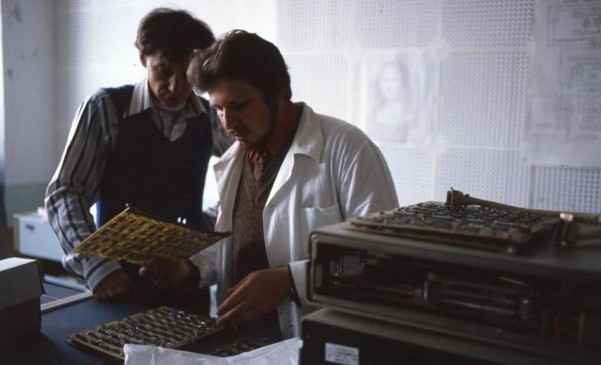 Источник: Группа ВК завода «Светлана»
Подпись: Инженеры завода «Светлана»
