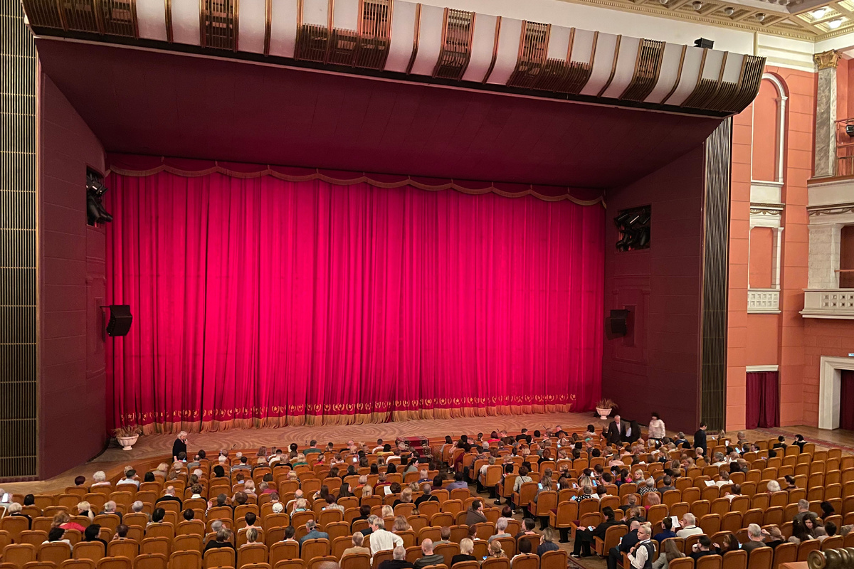 Сцена театра. Фото: Shutterstock 