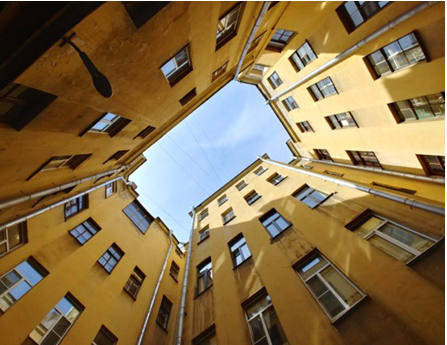 Питерский двор-колодец. Источник – shnyagi.net