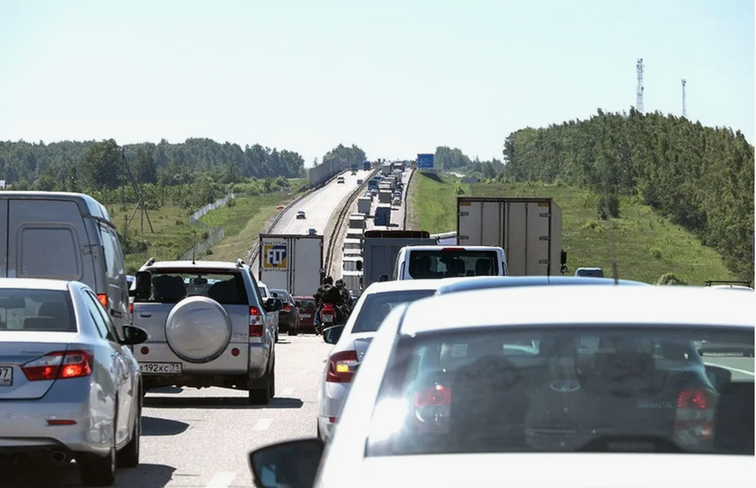Пять утра. Пробка перед Горячим ключом