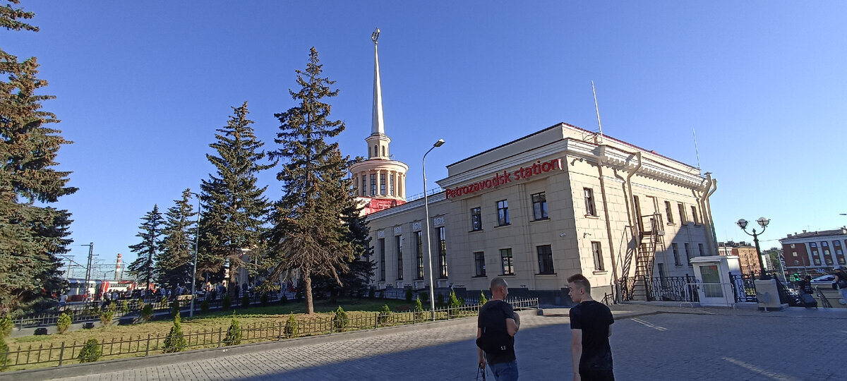 Путь от поезда к выходу в город