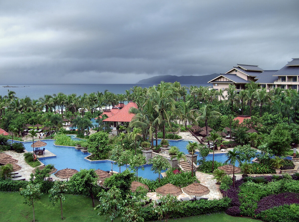 Бухта Ялунвань после грозы. Sanya Marriott Yalong Bay Resort & Spa, Китай.