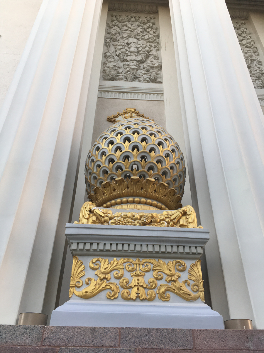 Элементы декора Центрального павильона на ВДНХ