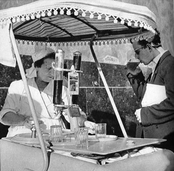 Продажа газированной воды на улицах СССР