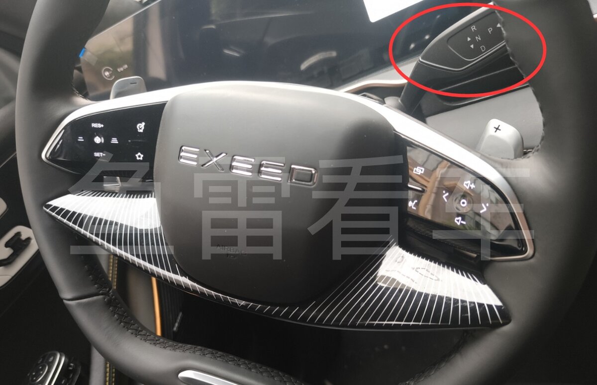 На фото из соцсети: Рулевое колесо Exeed AtlantiX. Такое же установлено в салоне Tiggo 9