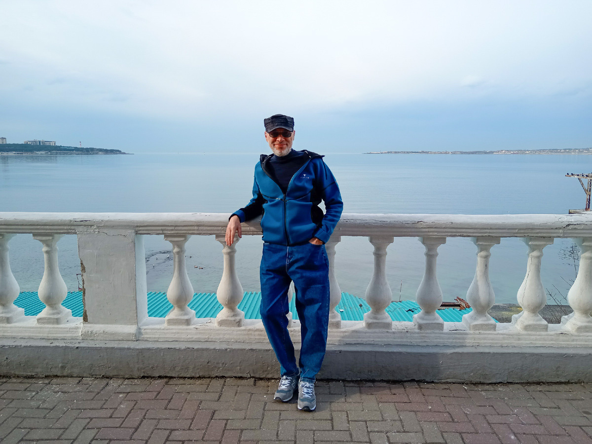 ©Михаил Лекс, автор рассказа и канала, набережная в Геленджике, центр. Чёрное море.