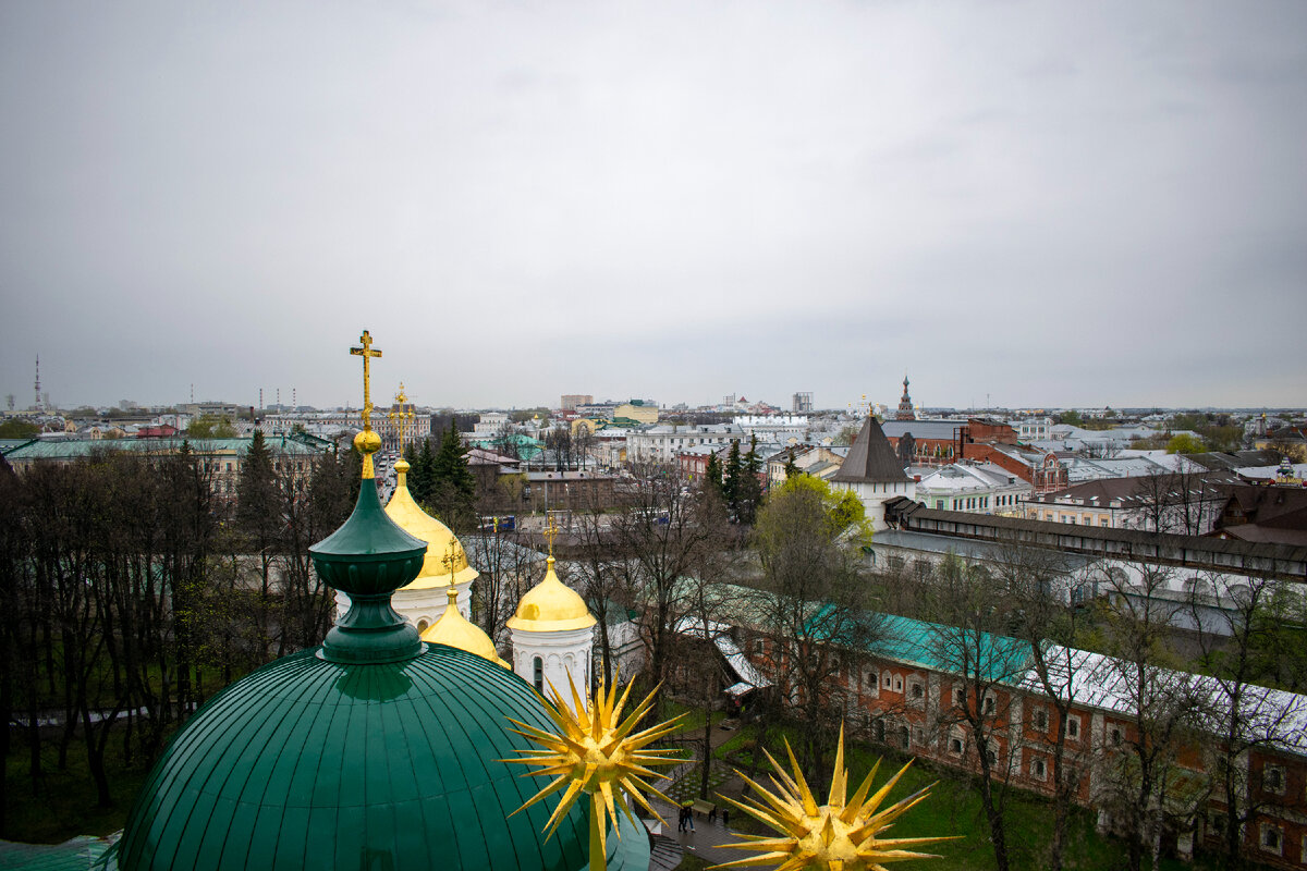 Келейные корпуса, где проводятся выставки. Фотография автора статьи. 