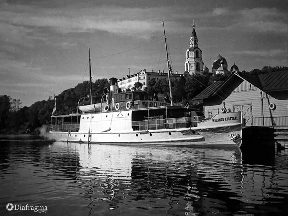 Пароход Valamon Luostari в Монастырской бухте Валаамского монастыря