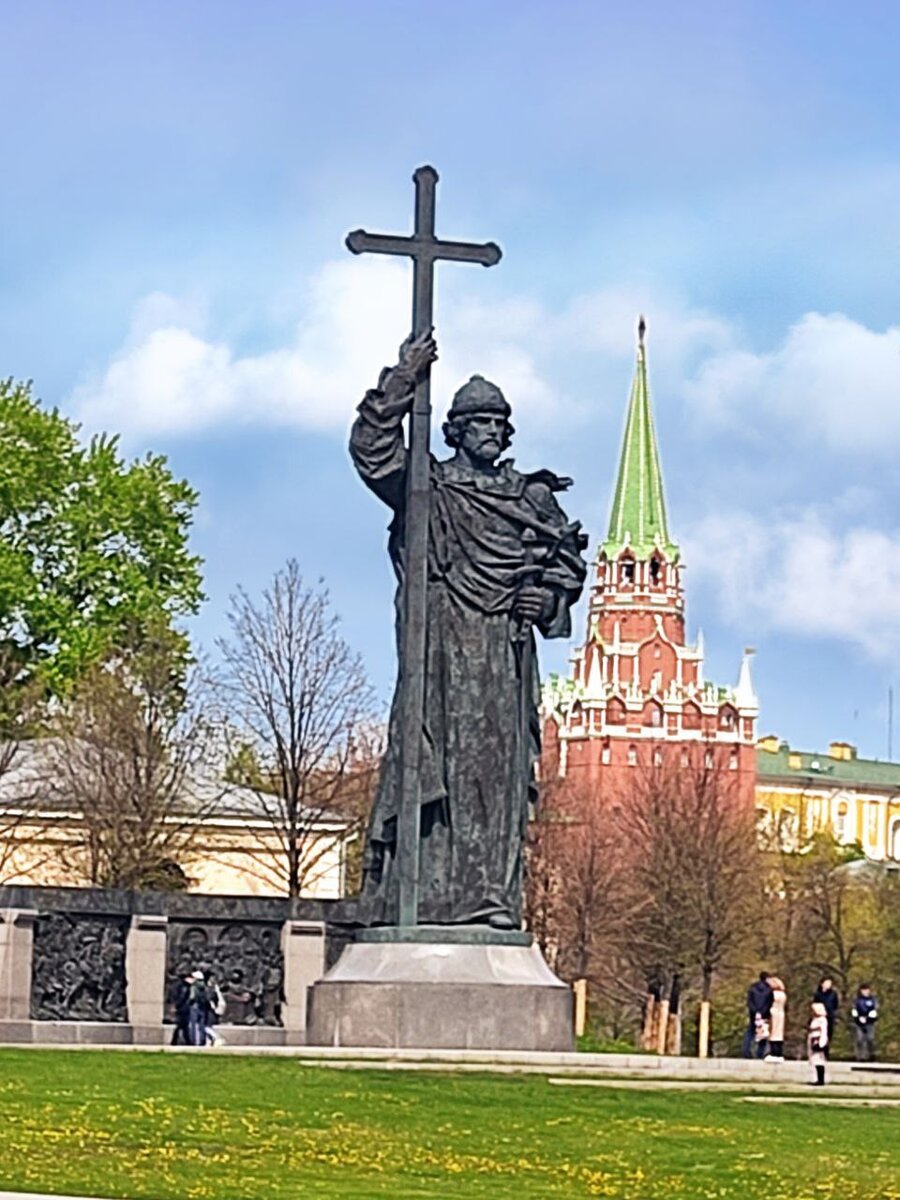 Памятник владимиру великому москва фото 420. Бронза и камень. Салават Щербаков Будни туриста Дзен