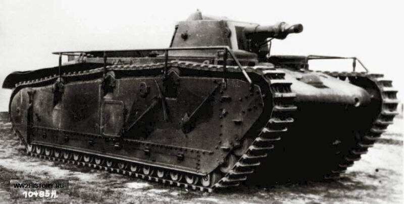 Первый опытный немецкий танк "Grosstraktor" ("большой трактор") на полигоне в Казани. Фото из открытых источников