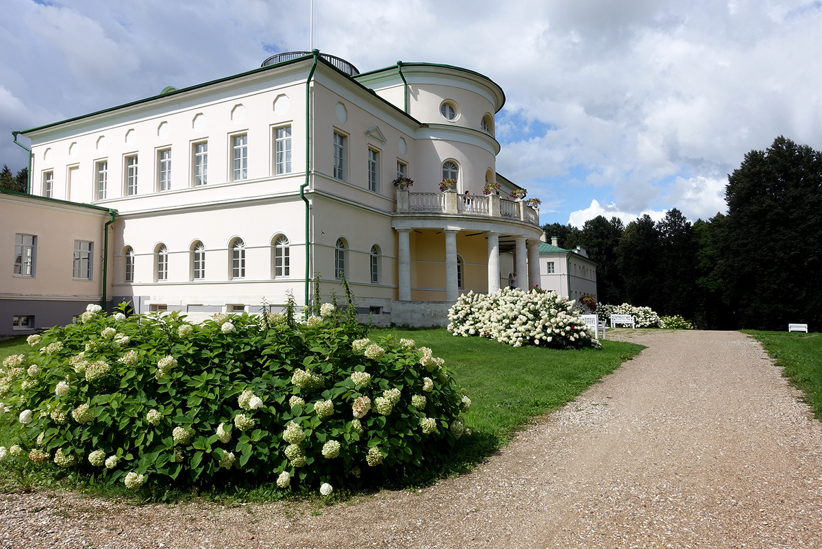 Усадьба Степановское-Волосово - родовое имение княжеского рода Куракиных. Фото автора.