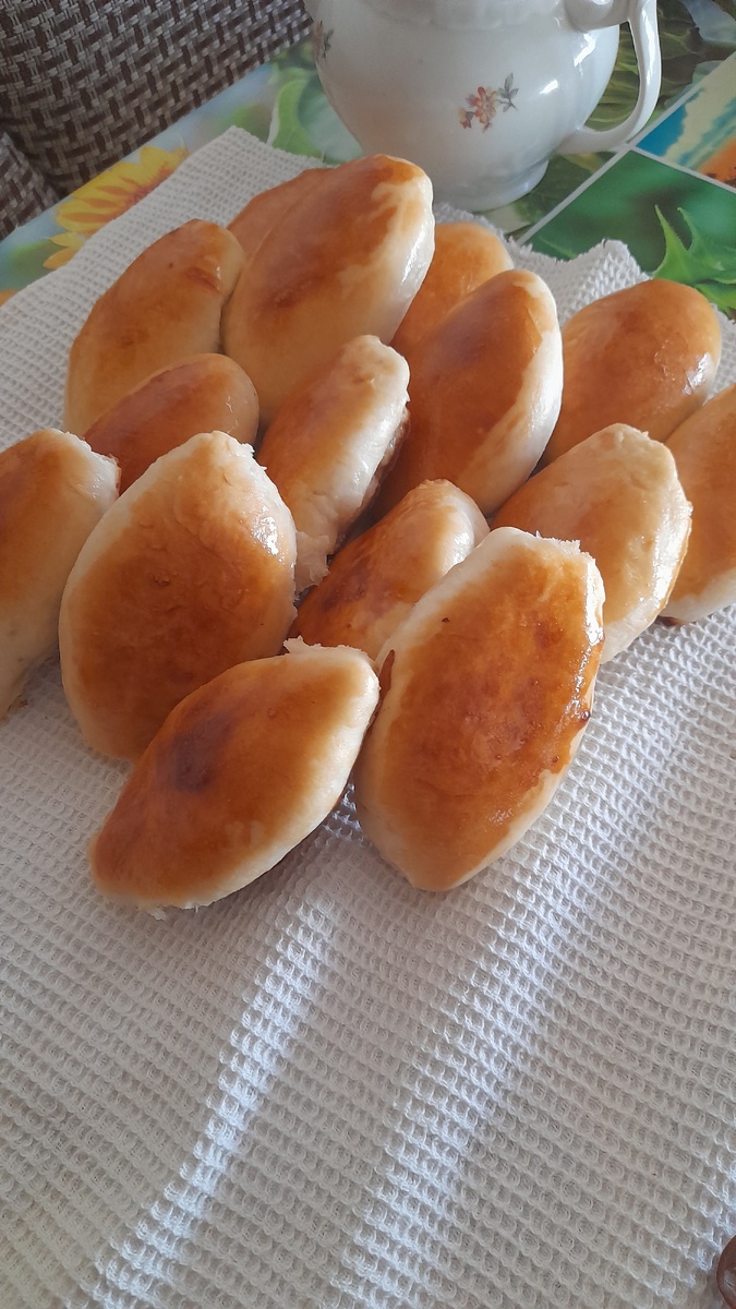 Дрожжевые пирожки с капустой