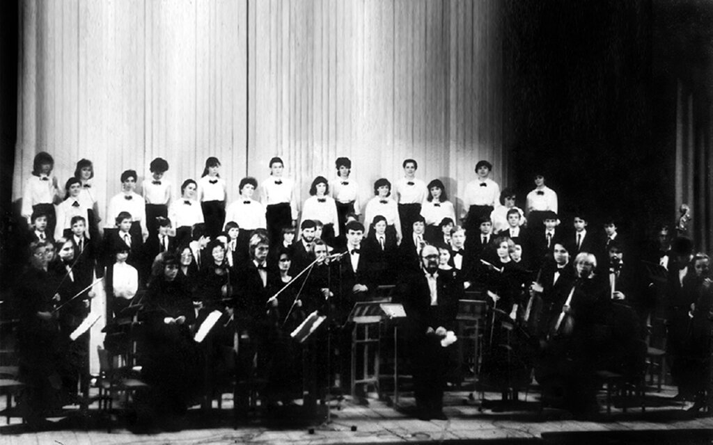 Камерный оркестр РАМ имени Гнесиных. Московская капелла мальчиков Н. Камбург . Камерный хор Р. Моисеева. Дирижёр О. Агарков