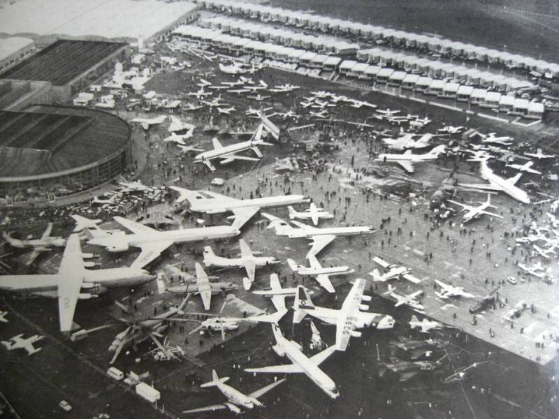 Ан-22 выделяется своими размерами на авиасалоне в Ле-Бурже в 1969 году