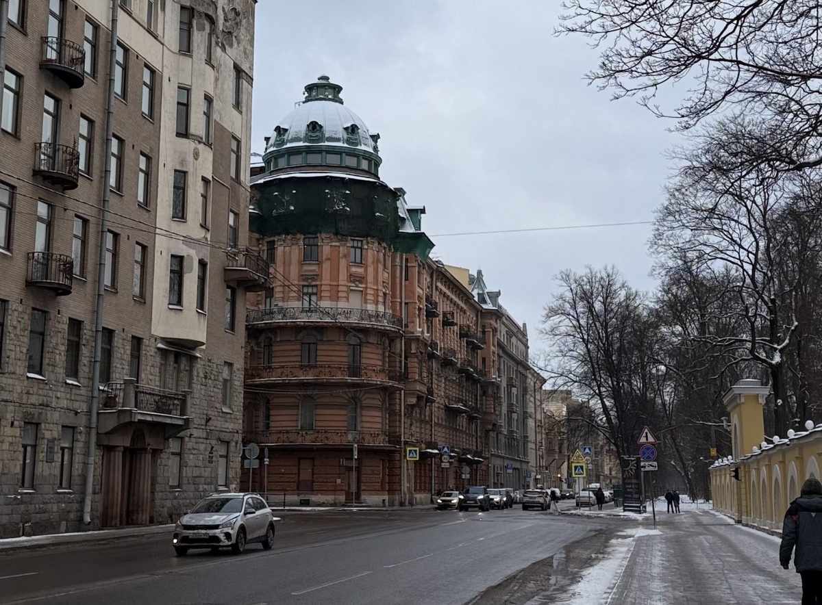 Вячеслав Иванов занимал круглое пространство под куполом башни – квартиру 24 на шестом этаже. Фото: Мир Квартир