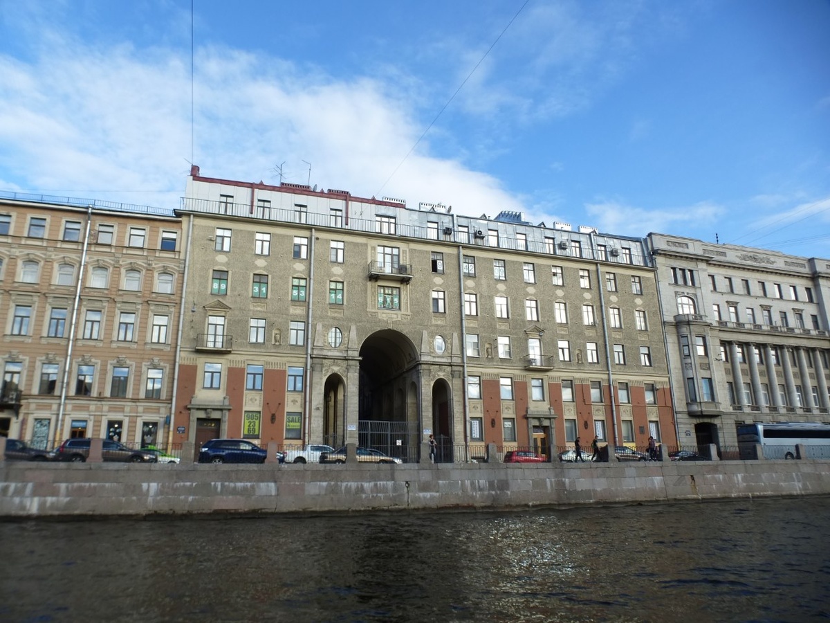 Набережная реки Фонтанки – один из самых узнаваемых видов Петербурга. Фото: Мир Квартир