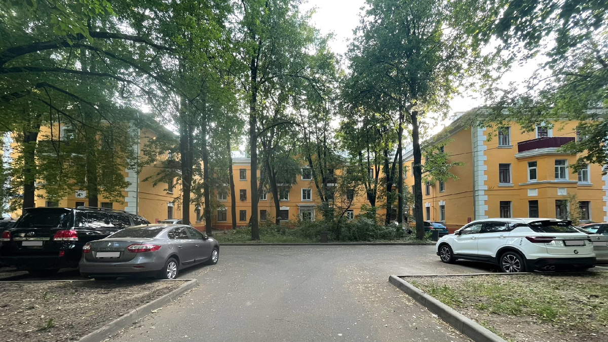 1-я Парковая улица, 5-7. Вид с улицы на двор-курдонер. 