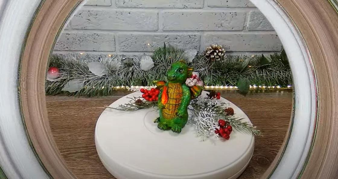    Новогодний декор дракон из ваты:YouTube / ДЛЯ ДУШИ