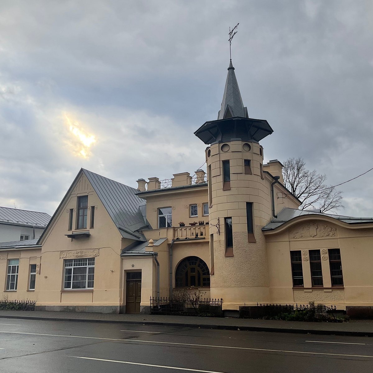 Одно из зданий шпагатной фабрики.