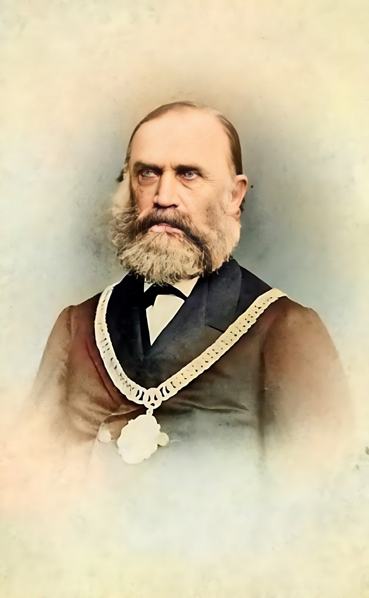 Эраст Петрович Янишевский в должности главы города Казани (нагрудная цепь с медальоном - символ власти градоначальника)