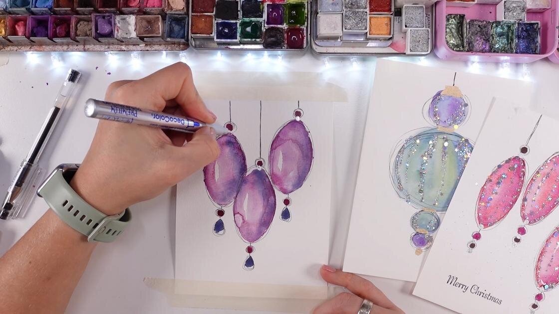    Рисование елочных игрушек на бумаге:YouTube/ Maremi SimpleCraft