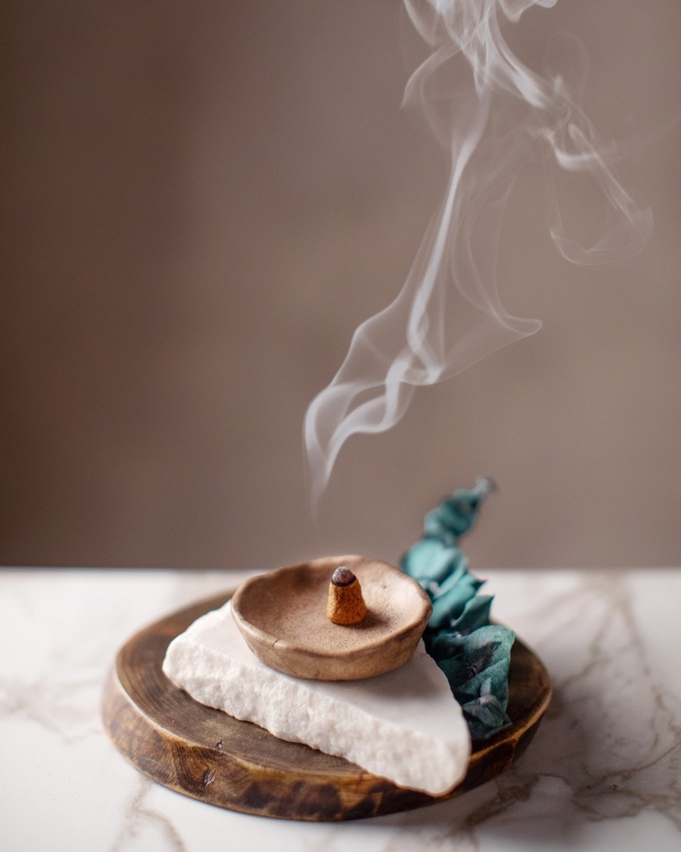 Набор премиальных благовоний с керамическим блюдцем