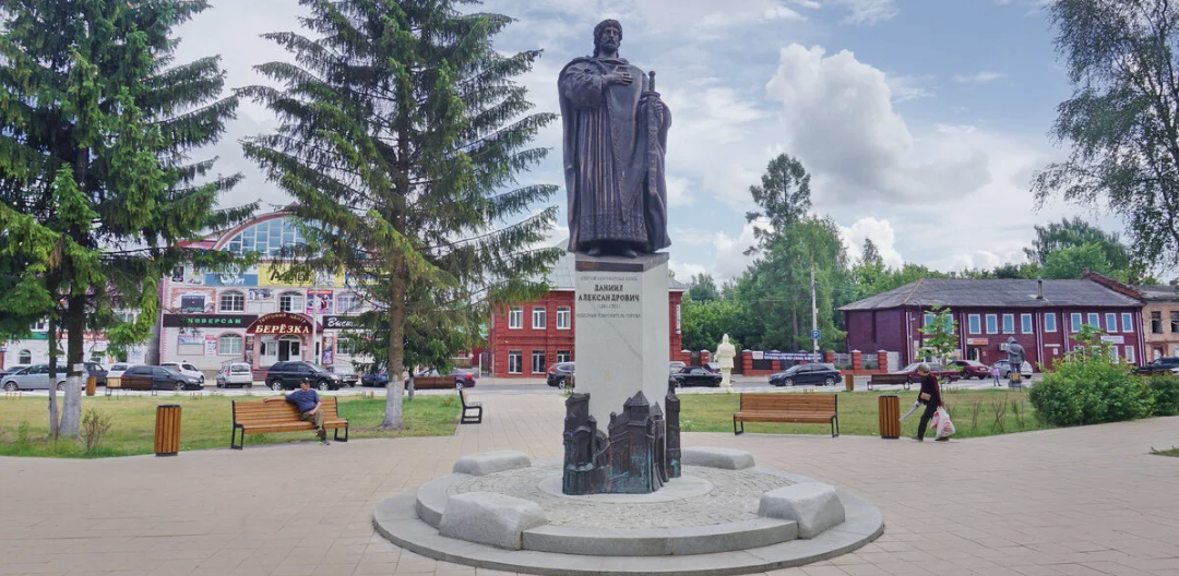 Памятник князю Даниилу Московскому в городе Данилове Ярославской области установлен в 2020 году. Согласно новой концепции князь не основатель, но духовный покровитель города.