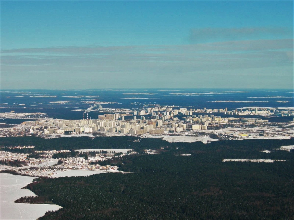 Вид на город с воздуха. Авторство: Jungle guy. Taken from Flickr: link to original description page, CC BY 2.0, https://commons.wikimedia.org/w/index.php?curid=2525376