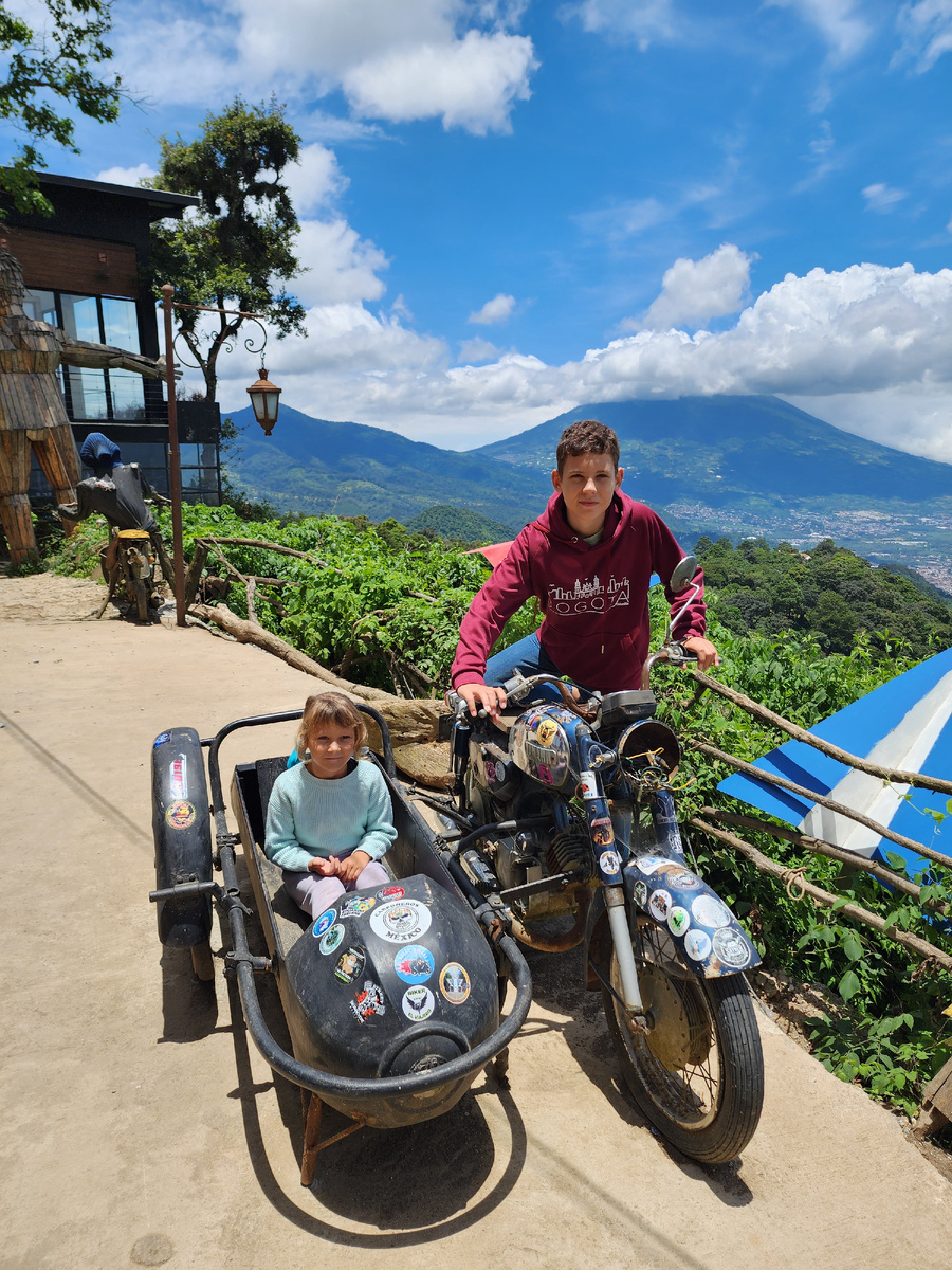 Вход в парк Альтамира, Антигуа, Гватемала