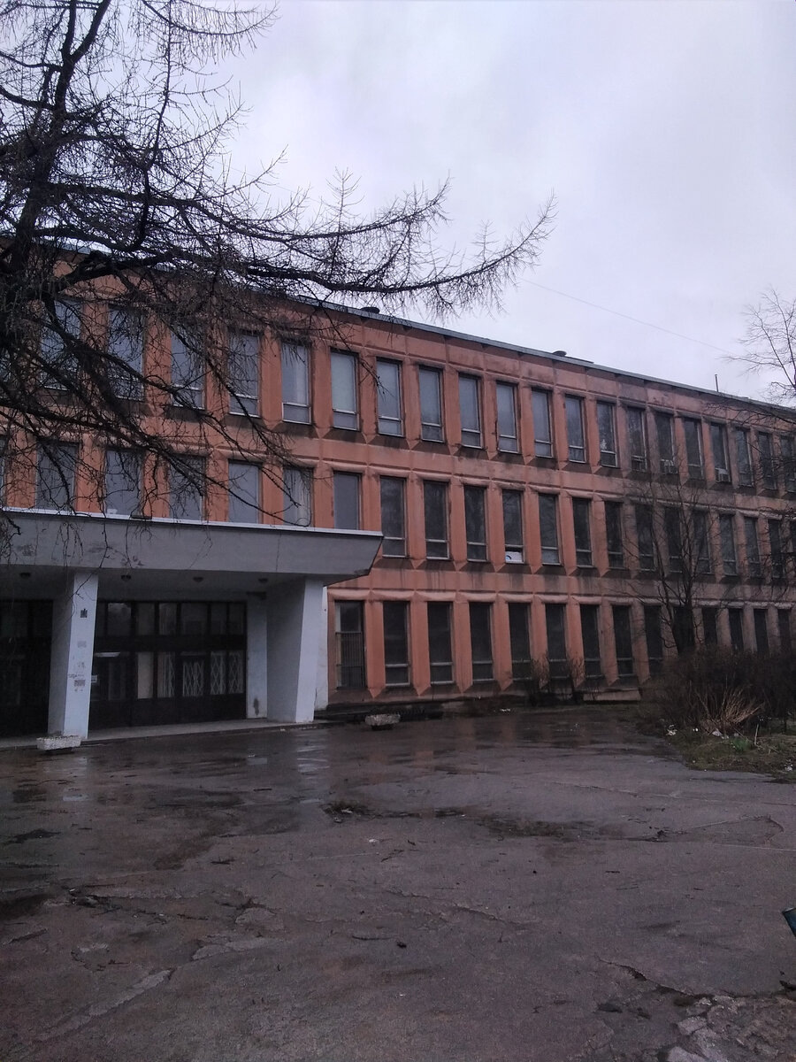 Здание перед сносом