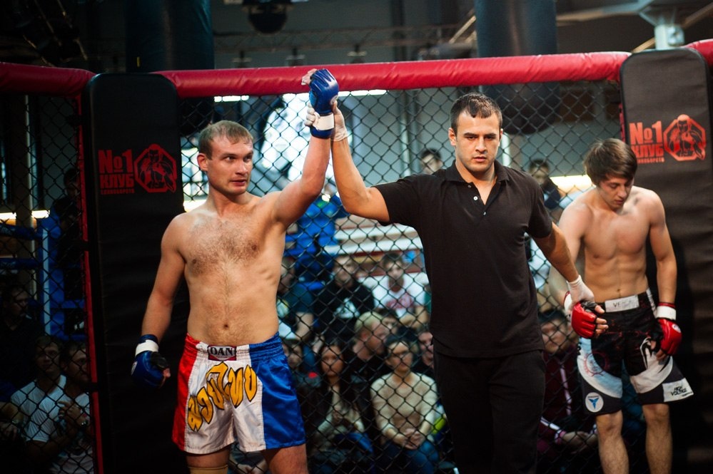 А здесь уже в профессиональном ММА 2013 год