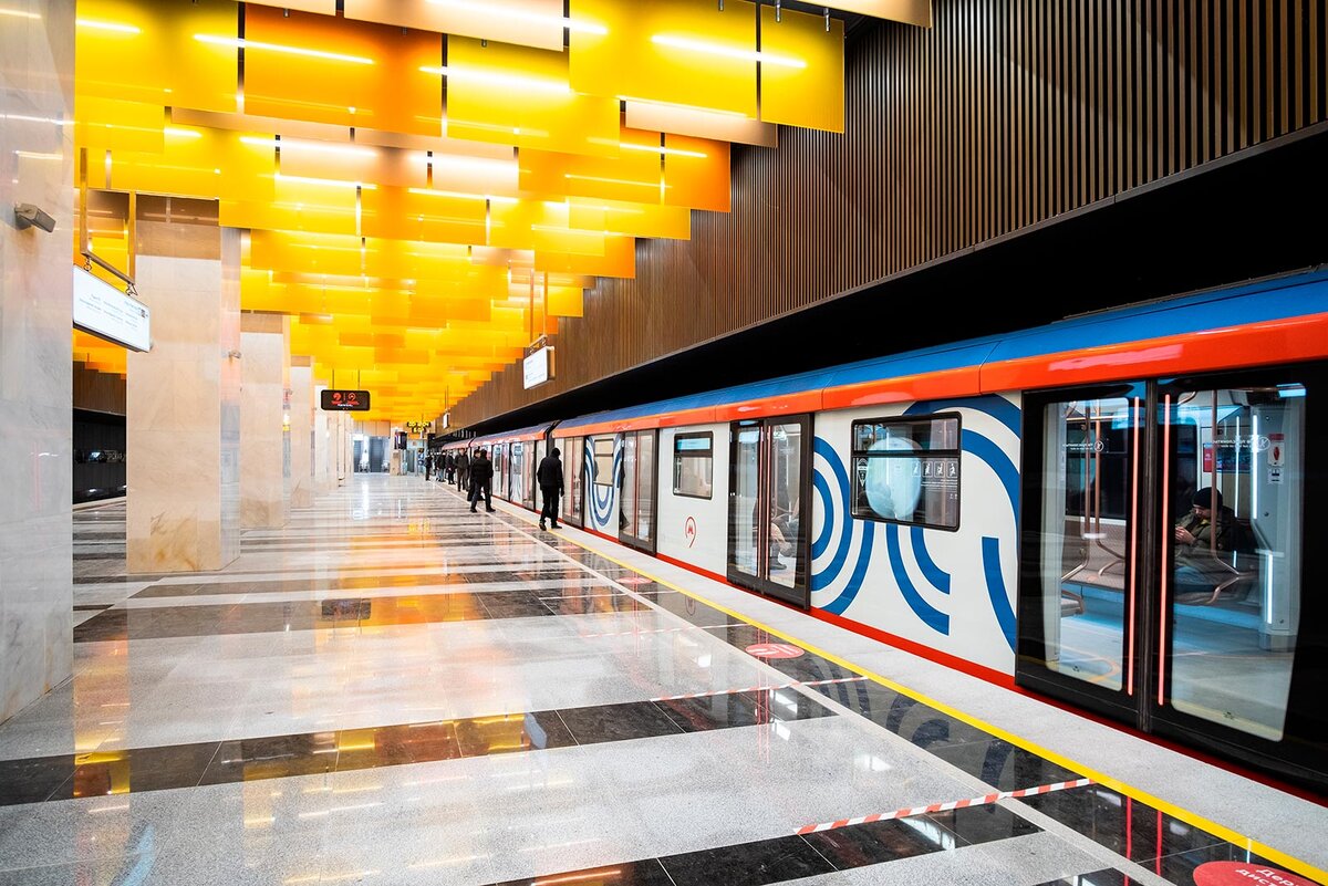Московское метро — сложный самостоятельный организм, живущий по своим законам. Это и ядерное бомбоубежище, и музей, и плацдарм для разного рода инноваций в транспортной сфере.