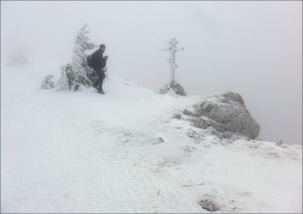 Подъем в гору. По хребту получишь. По хребту получишь. Гористый перевал. Восхождение на гору.