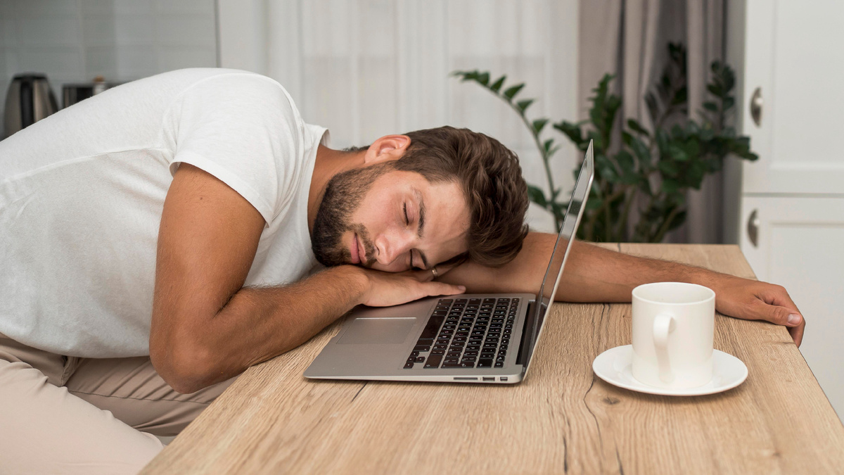 https://ru.freepik.com/free-photo/sideview-adult-male-tired-after-working-too-much_10397549.htm#fromView=search&page=1&position=31&uuid=36f21c80-e11a-4aaa-b0a2-0a0e5c2b0502&query=%D0%BB%D0%B5%D0%BD%D1%8C