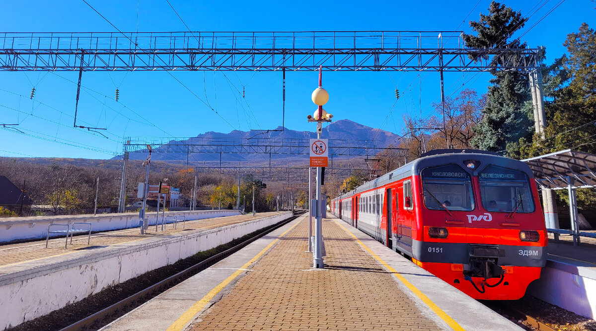 Станция подкумок кисловодск. Эд9м кмв. Эд9м 0156. Эд9м минеральные воды. Железная дорога минеральные воды адлер.