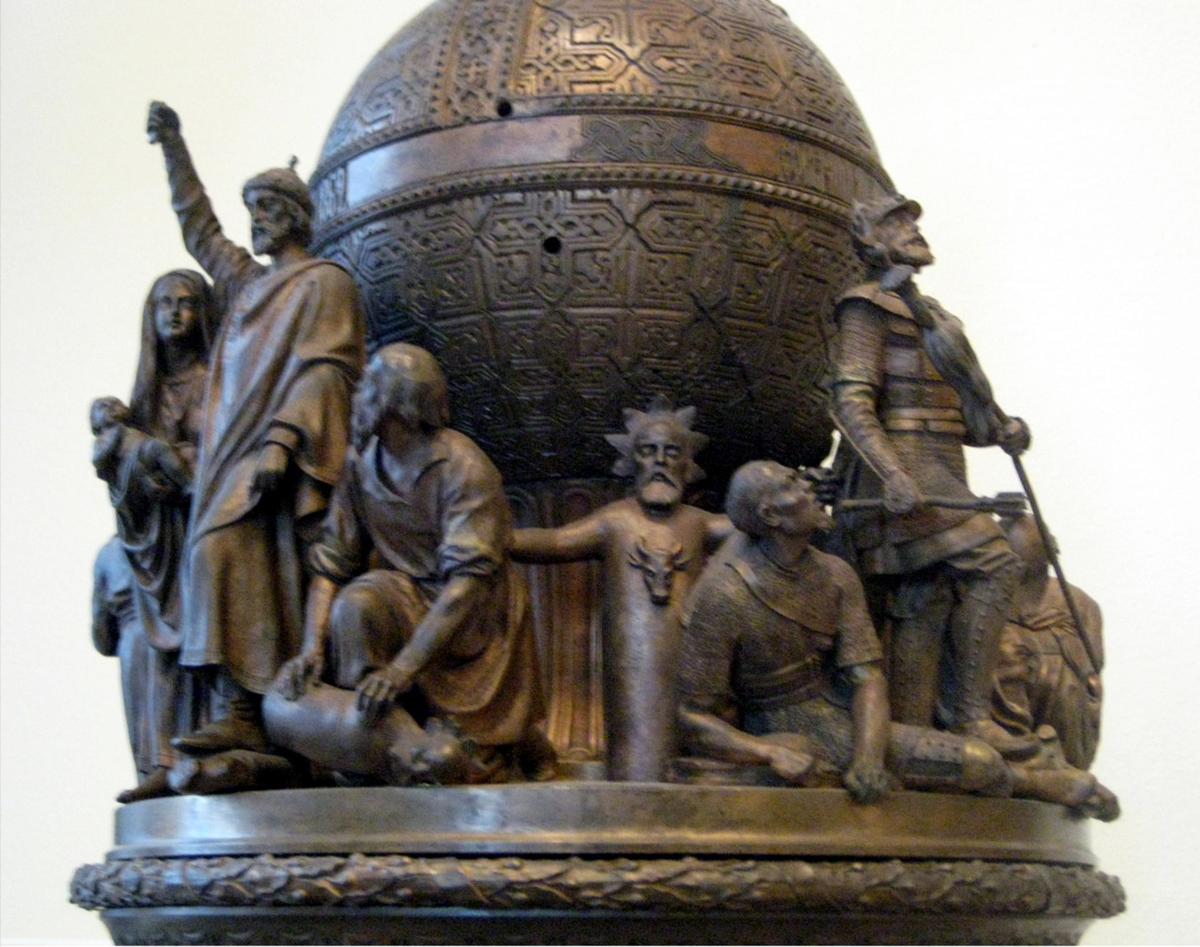 Велес на памятнике «1000-летняя Россия». (Изображение взято из публичного источника.)