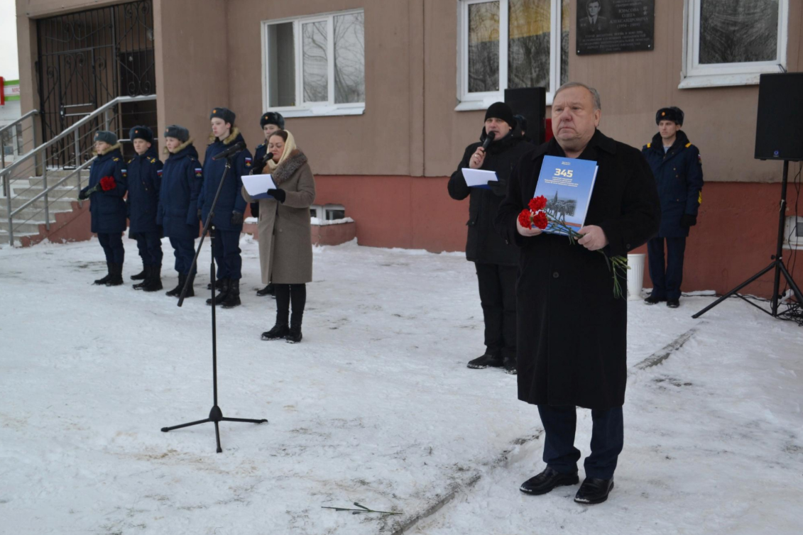 На торжественном открытии пямятной доски.