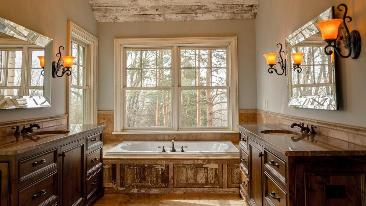    Ванная в рустикальном стиле:Unsplash/ Aaron Huber