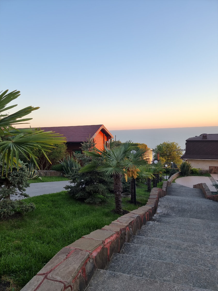 Вид на Черное море, Сочи, с территории комплекса ,в котором был наш первый коттедж