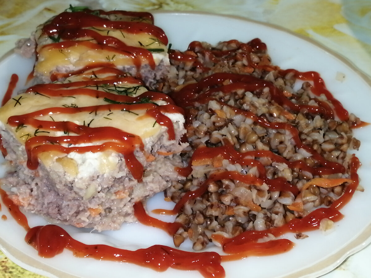 Блюдо на фото: "Запеканка из кабачков с мясным фаршем в духовке."