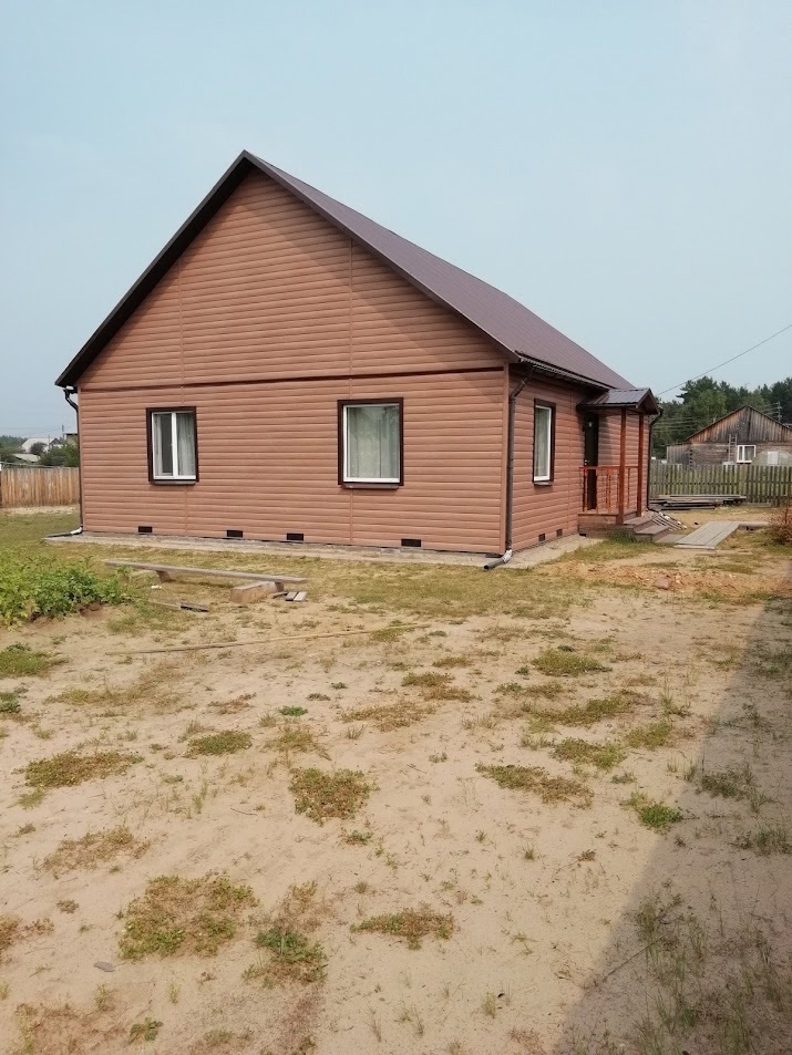 В пустыне чахлой и скупой