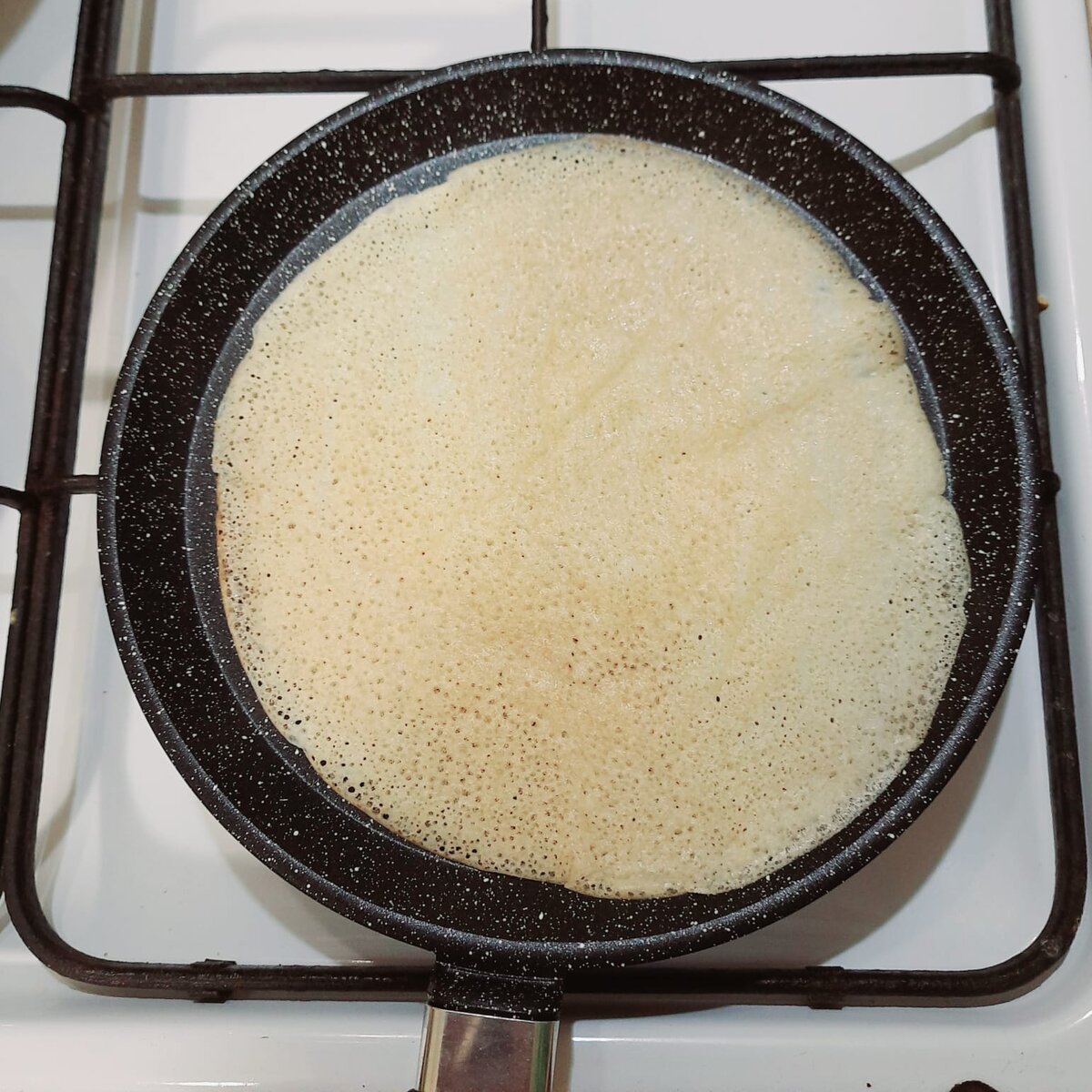 Блин поджаривается