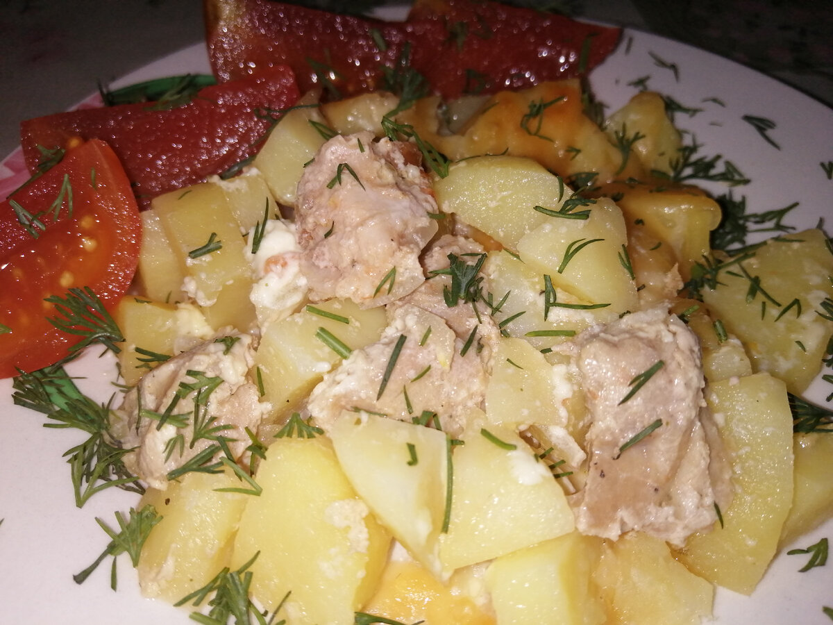 Какое блюдо из старых. Фриттата ди вердура. Суп чоризо. Рататуй (баклажаны, кабачки, томаты, болгарский перец, цукини) 150гр. Чехословакии суп.