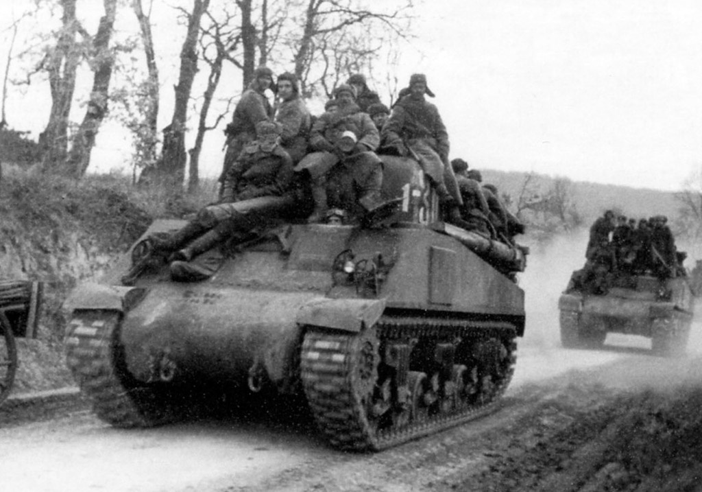 Советские M4A2 на марше,1945 год.