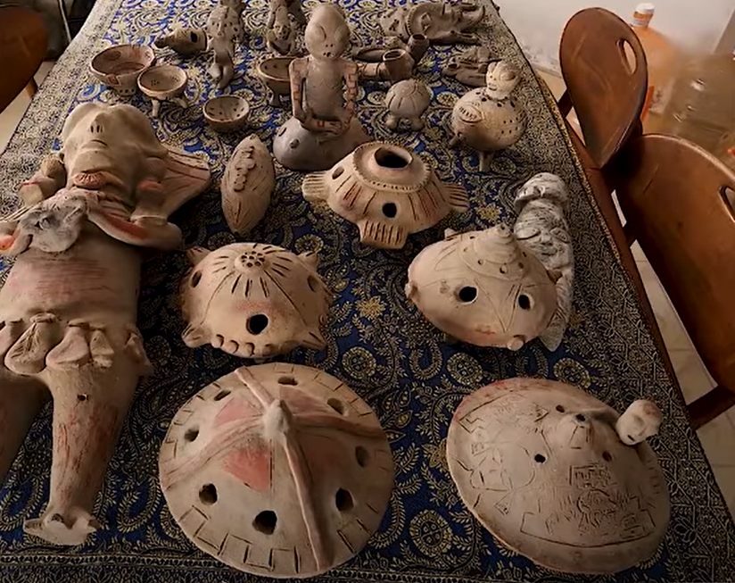 Также в музее есть экспонаты, изображающие пилотов и пассажиров НЛО.