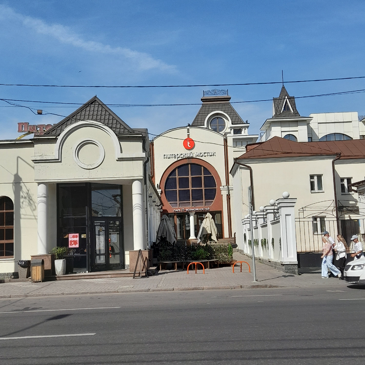 Фото автора.  В городе. Симпатичный новодел