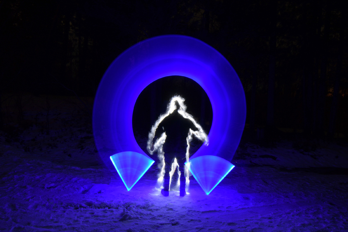 На фото я))) Подсветил себя светильником